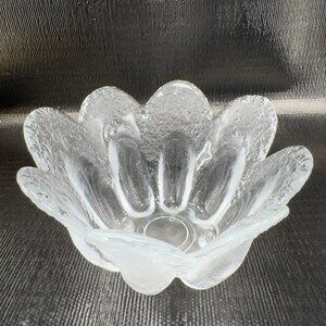 MUURLA‎ Finnish Clear Glass Petal Bowl Flower Shaped Dish Bowl Textured Bowl VTG